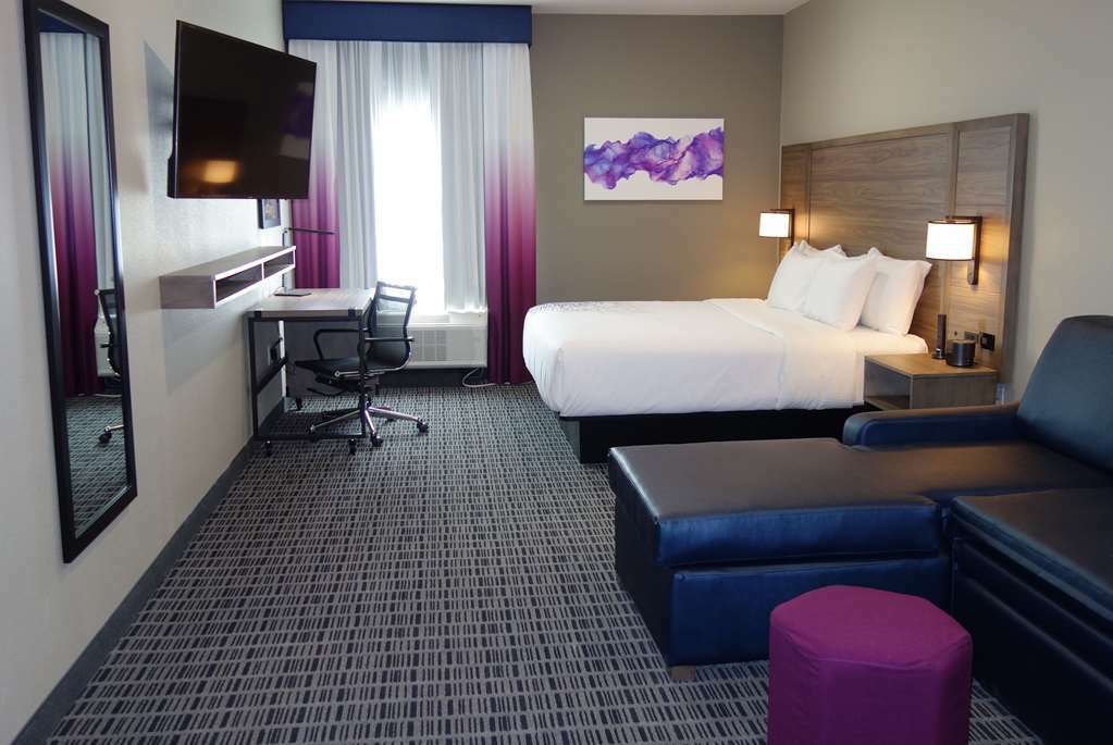 La Quinta By Wyndham Alamo City Hotel